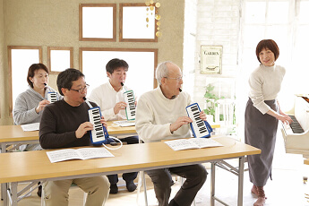 鍵盤ハーモニカレッスンの様子