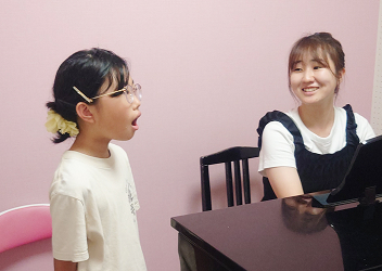 ボーカル教室のレッスンの様子